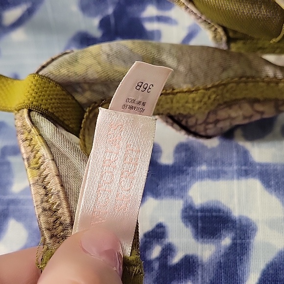 Victoria's Secret 36B Underwire Green Snakeskin Bra - Picture 5 of 6